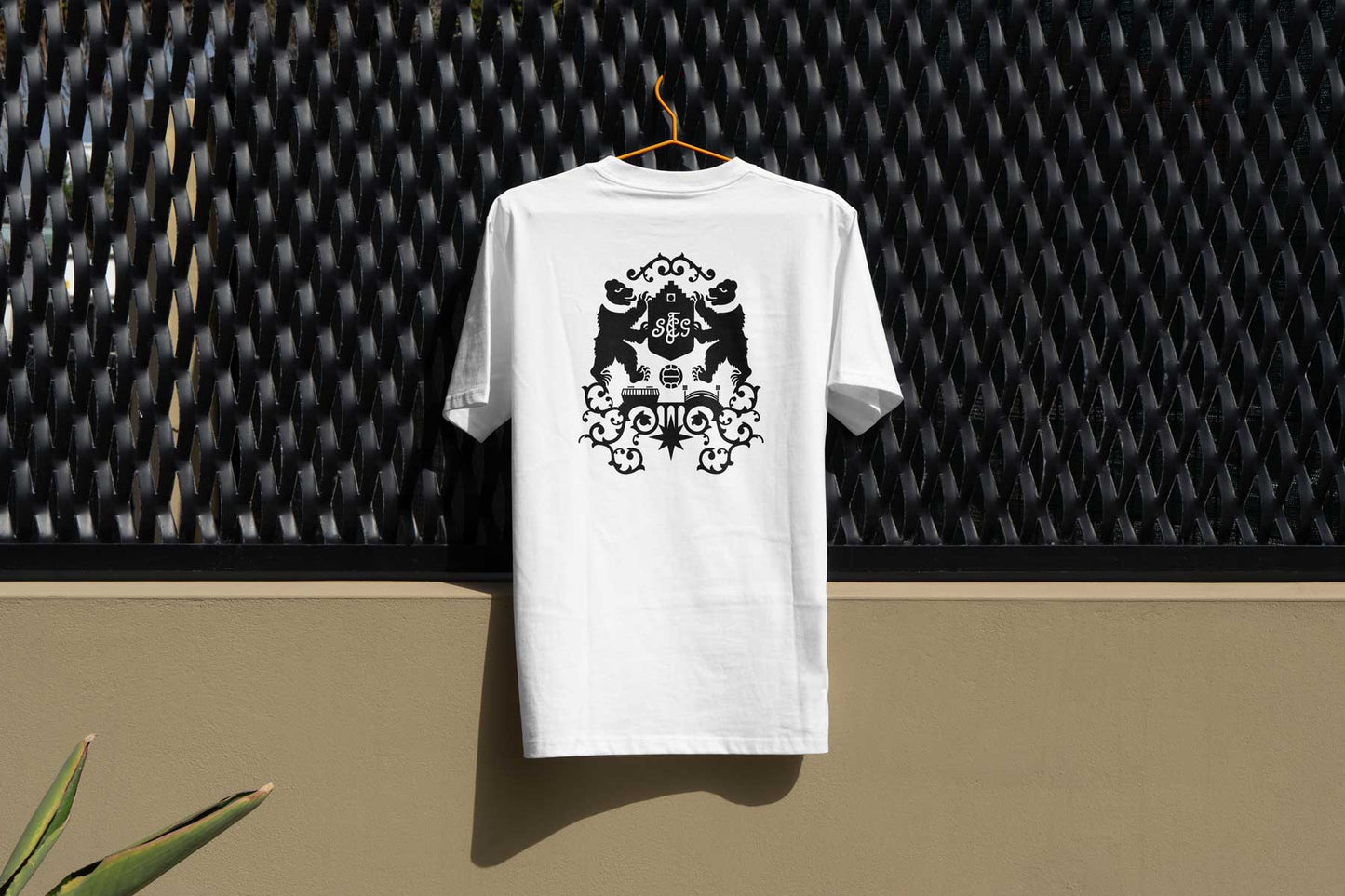 stadtshirt-rücken-emblem-schwarz-t-shirt